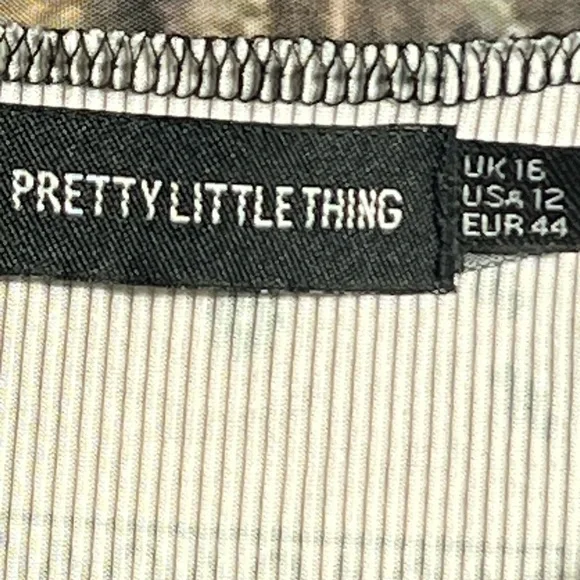 PrettyLittleThing Beige Bandana Print Patchwork Racer Neck Bodysuit - Picture 5 of 5